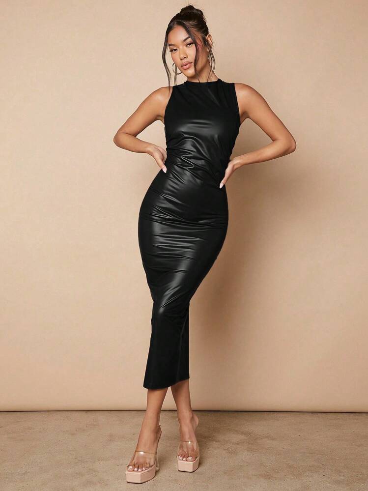 Robe Bodycon Plissée Sans Manches – Élégance Moderne