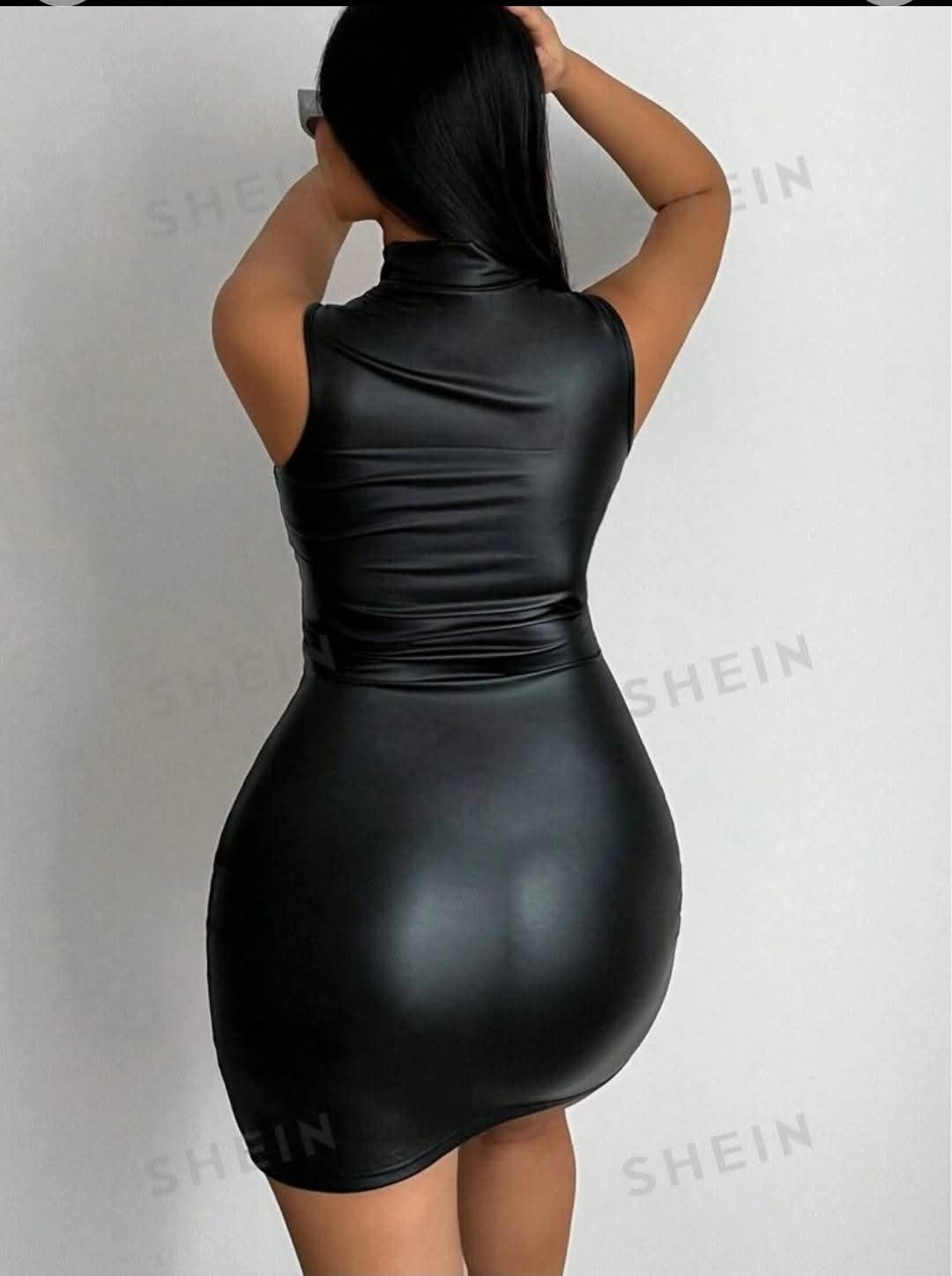 Robe courte sans manche